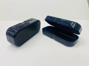 parlak plastik gözlük kutusu